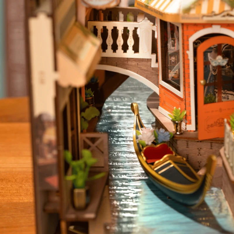 Maqueta Sujetalibros Venecia Romántica Rolife TGB08