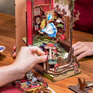 Maqueta Sujetalibros Alicia en el País de las Maravillas Rolife TGB12